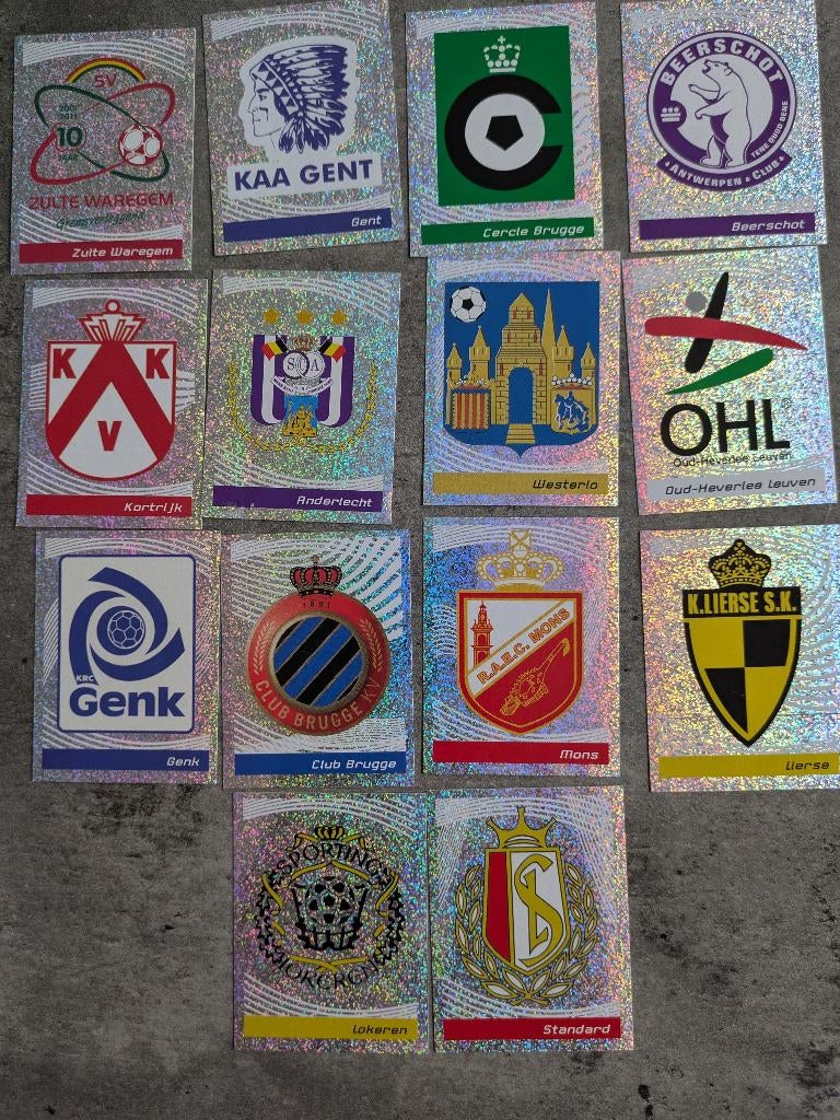PANINI FOOTBALL 2012 14x emblemen/badges voetbal zeldzaam, Verzenden, Nieuw