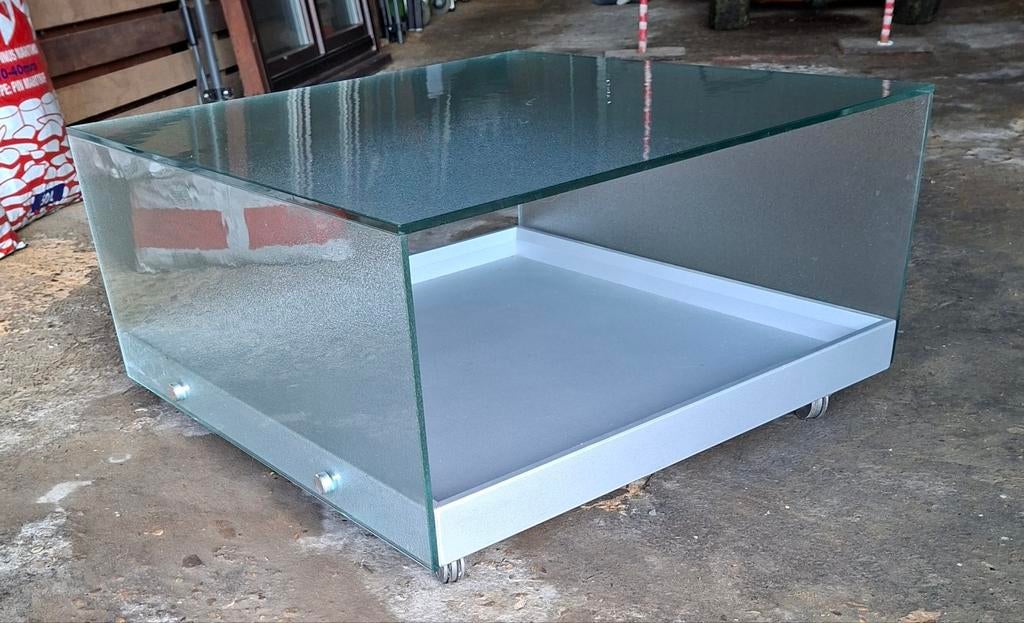 Salontafel in glas met wielen., Ophalen