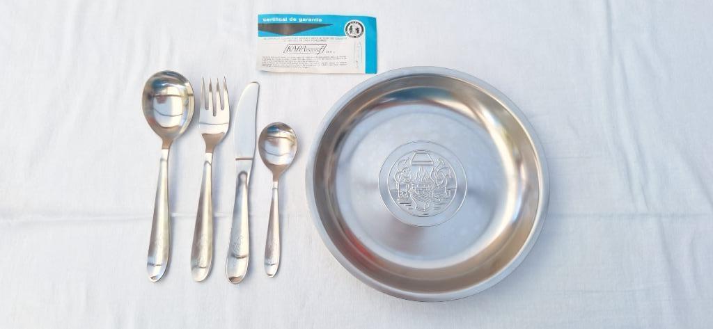 Service enfant vintage KARAMassif Gembloux – acier inox 18/8, Enlèvement ou Envoi, Comme neuf, Cadeau d'accouchement