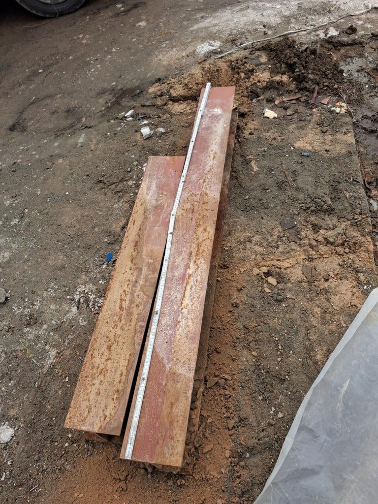 2 stalen poutrellen HEA160 van 110cm en 160cm, Ophalen