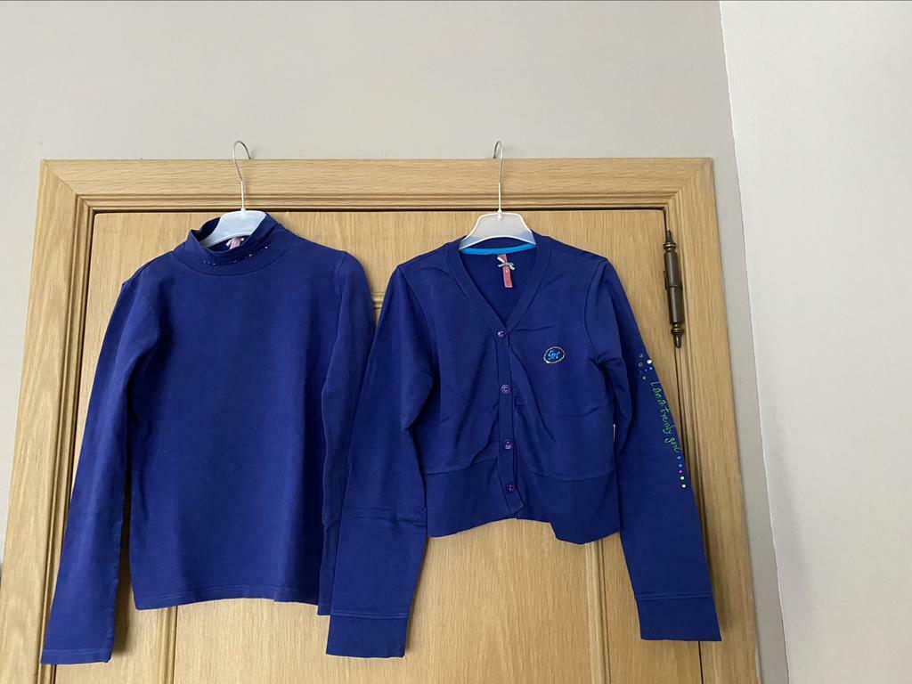 Setje Blauwe longsleeve en gilet - 12 jaar, Kinderen en Baby's, Kinderkleding | Maat 134, Zo goed als nieuw, Meisje, Shirt of Longsleeve