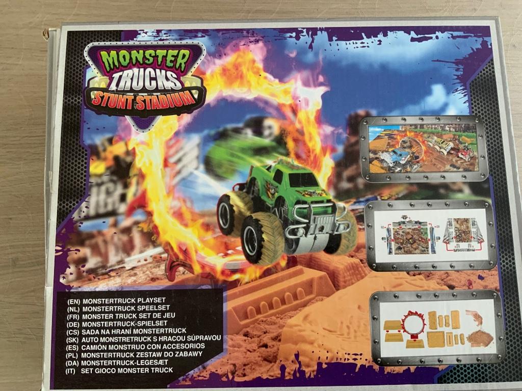 MonsterTrucs Stunt Stadium met kinetisch zand, Kinderen en Baby's, Ophalen, Gebruikt