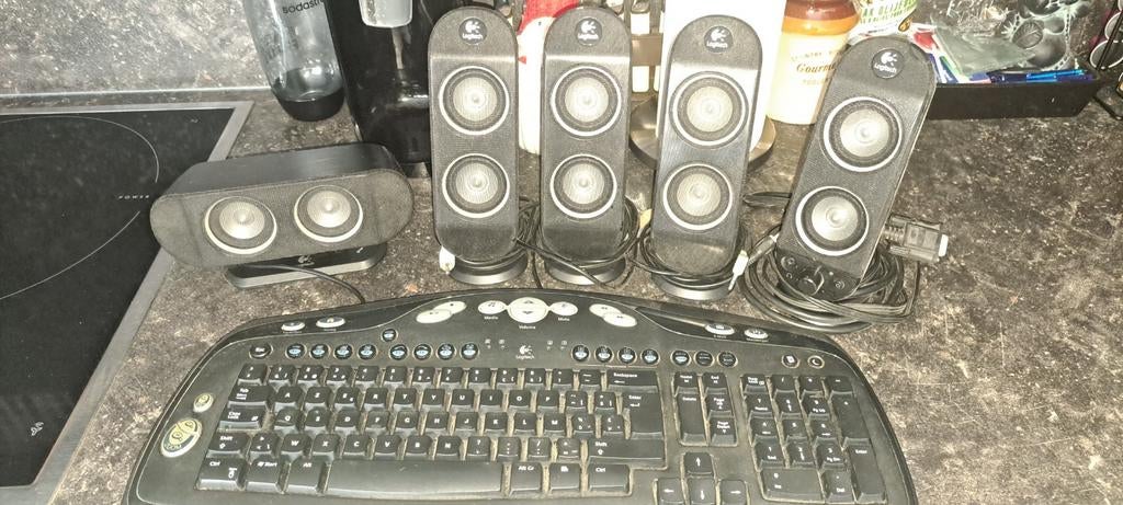 5 speakers en toetsenbord Logitech, Ophalen