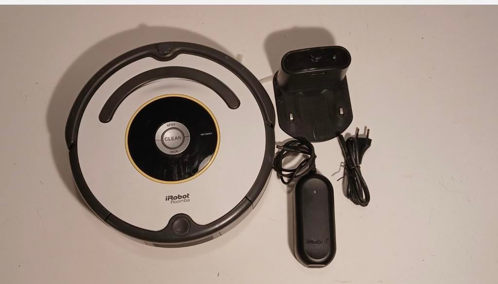 Aspirateur Roomba robot pour nettoyer automatiquemen, Electroménager, Enlèvement, Utilisé