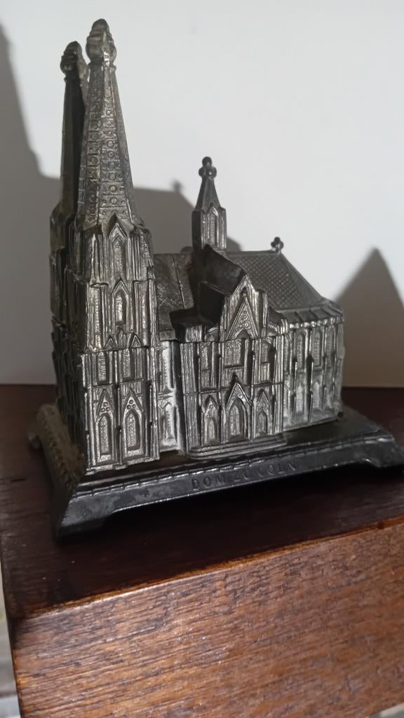 Maquette de cathédrale en métal 12 cm H 10 cm L, Enlèvement ou Envoi