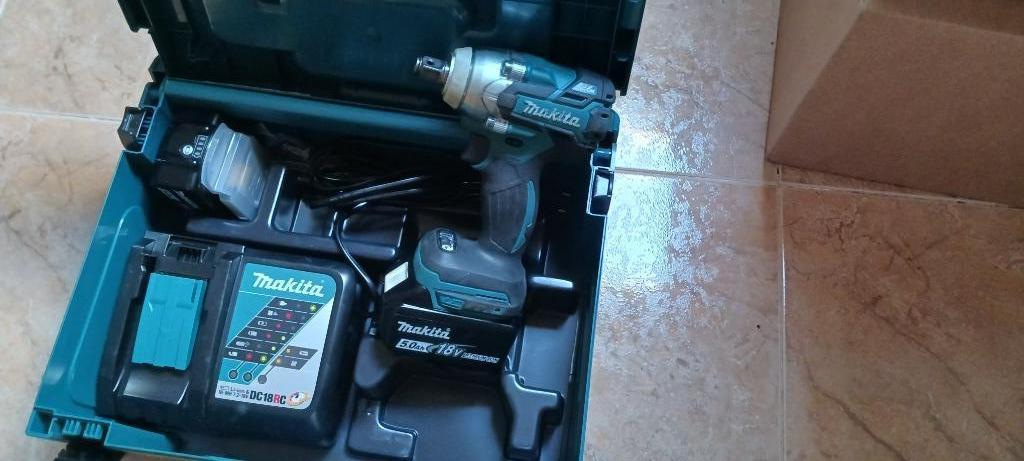 Makita DTW285RTJ 18V Li-Ion 5Ah 280Nm Slagmoersleutel, Auto diversen, Autogereedschap, Zo goed als nieuw, Ophalen