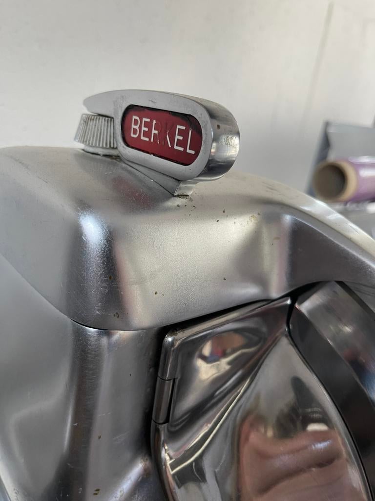 Berkel snijmachine, Enlèvement