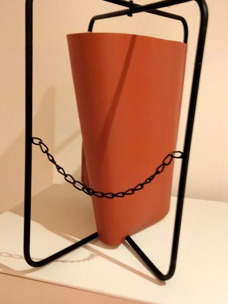 Vintage kranten houder.oranje leder .Vaste prijs., Huis en Inrichting, Ophalen, Zo goed als nieuw