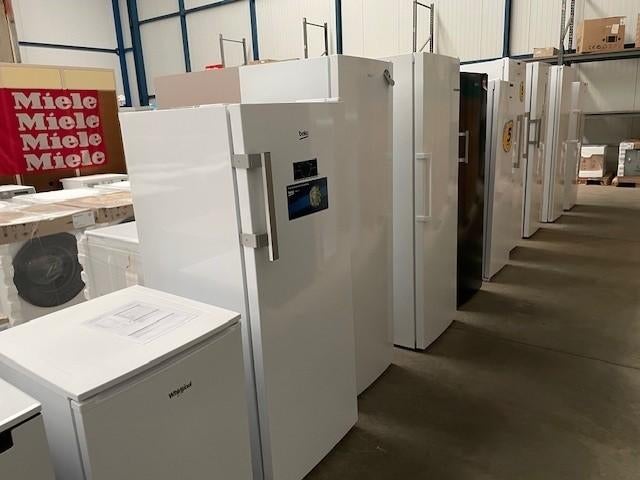 Vente d'actions à bas prix de congélateurs No Frost, Neuf, Congélateur, Classe énergétique A ou plus économe, Enlèvement