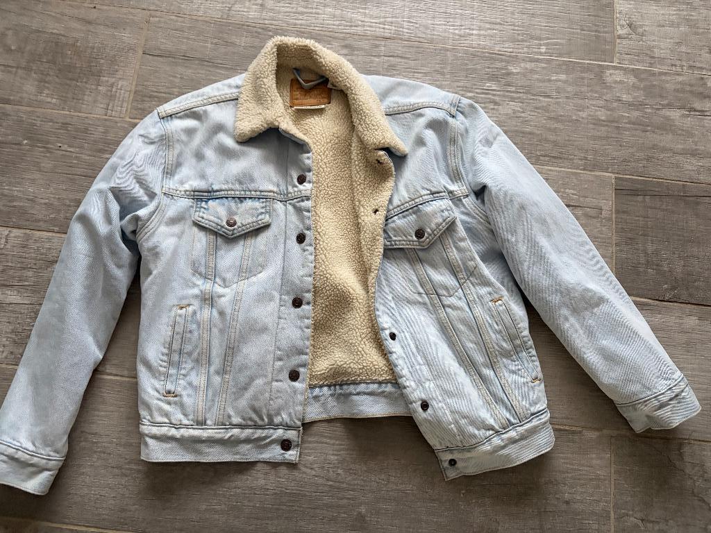 Levi’s jas vrouwelijk, Ophalen, Zo goed als nieuw, Maat 38/40 (M)