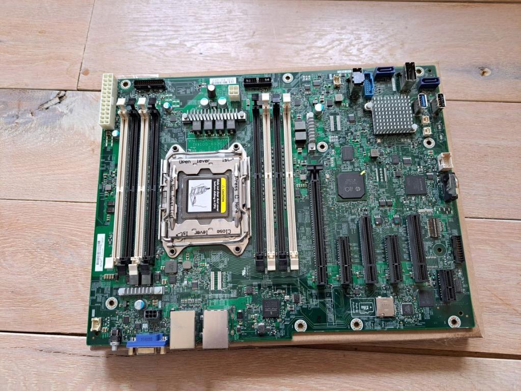 Moederbord - LEZEN, Enlèvement, Utilisé, Autres types, LGA 2011-v3