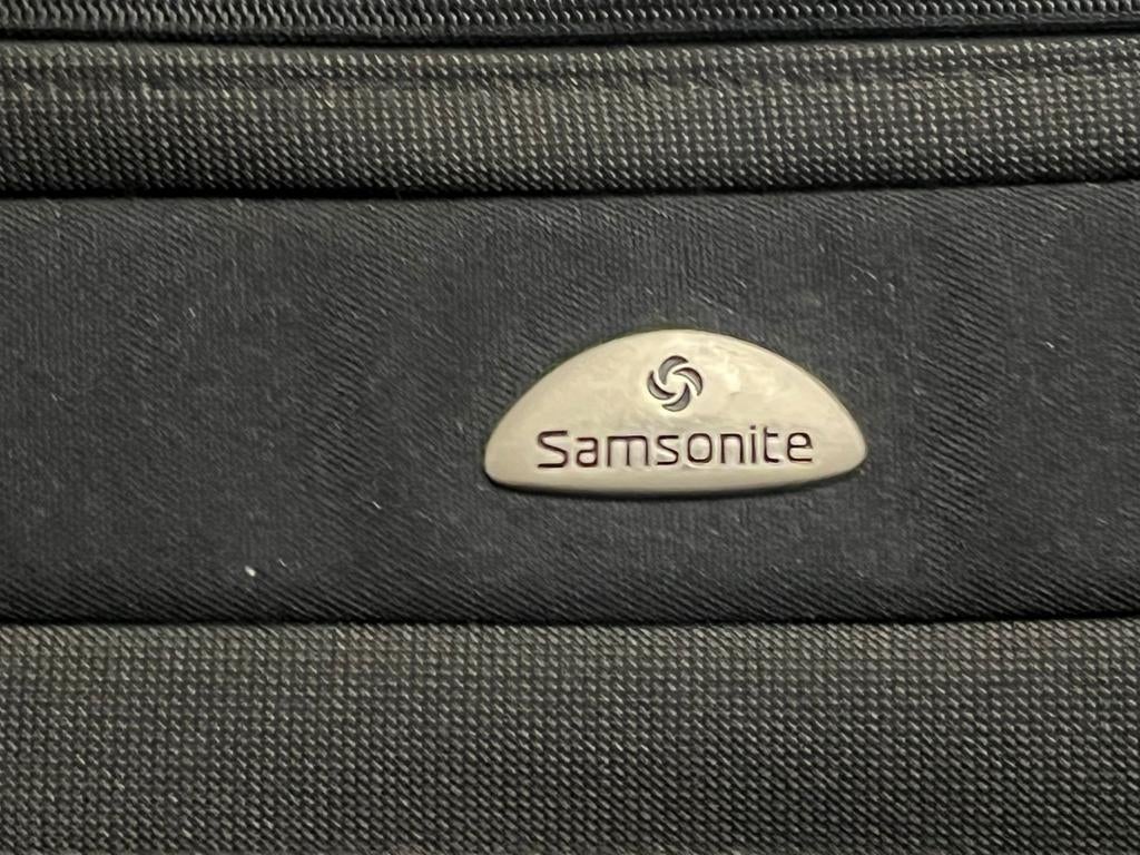 Verschillende laptoptassen, Computers en Software, Laptoptassen, Ophalen, 15 inch, Zo goed als nieuw, Schoudertas