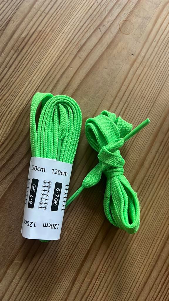 Lacets verts, Enlèvement, Comme neuf