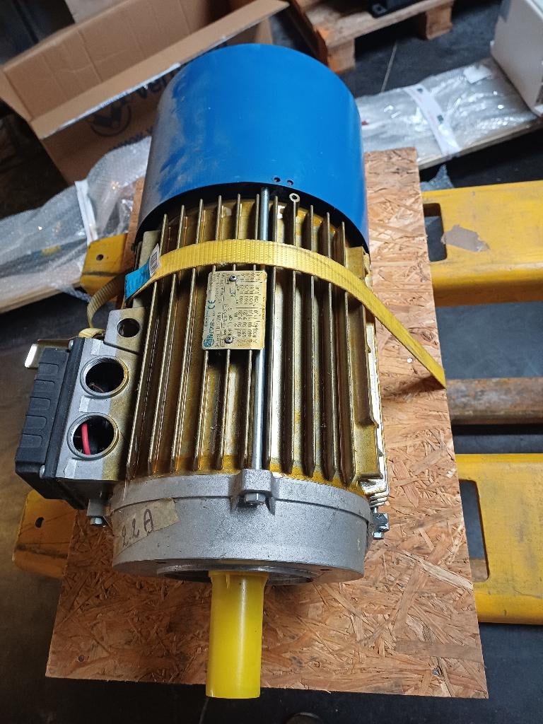 Moteur de frein triphasé 9,2 kW, Bricolage & Construction, Enlèvement, Neuf, Moteur électrique, 1400 à 1800 tpm