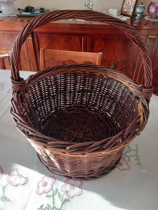 Très beau panier en osier,   vintage. Parfait état, Animaux & Accessoires, Enlèvement, Comme neuf