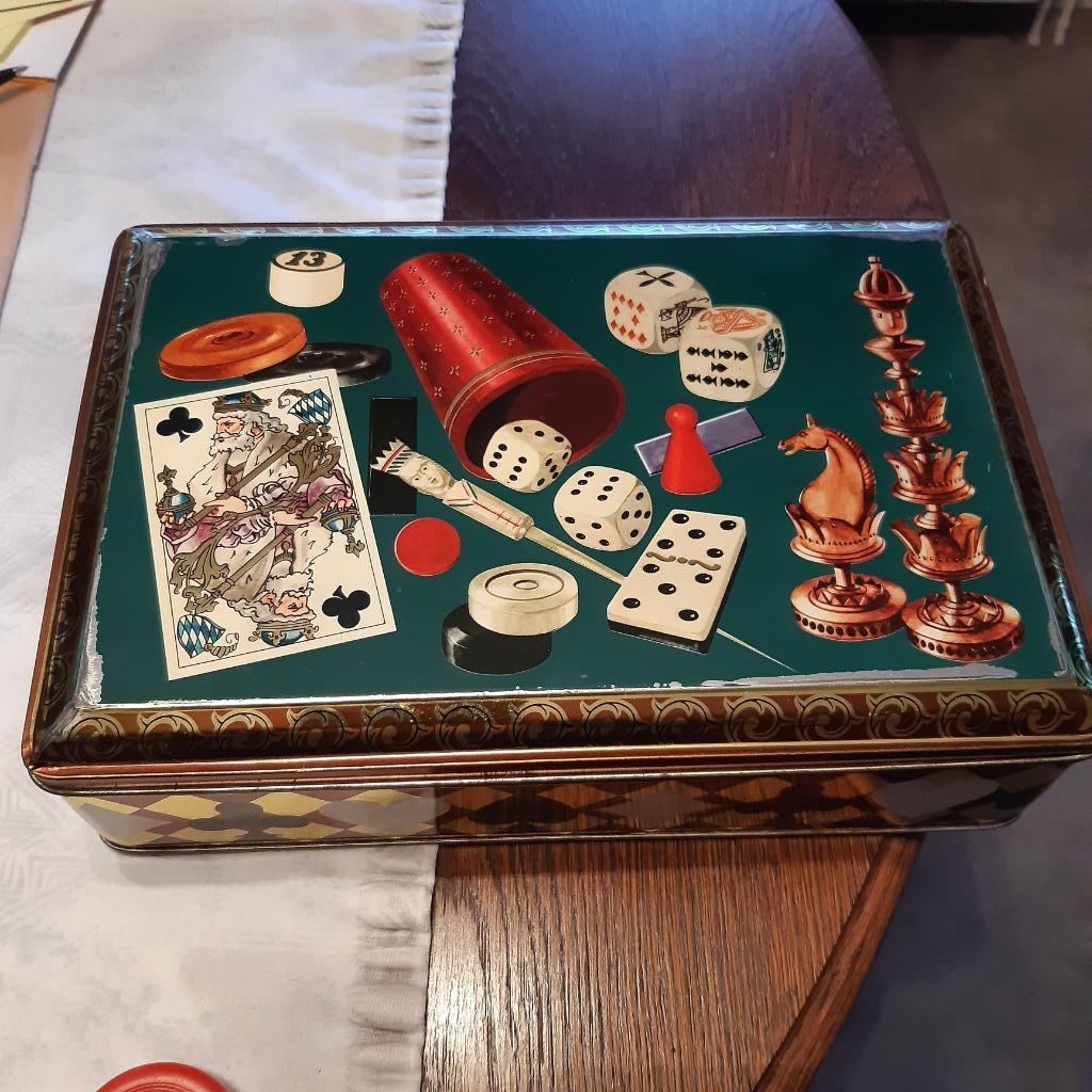 Blikken doos met print van speelkaarten, Verzamelen, Blikken, Ophalen of Verzenden, Gebruikt, Overige