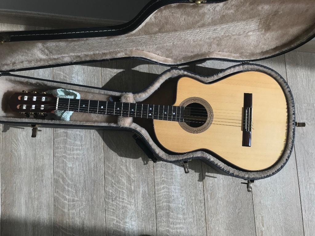 Handgemaakte klassieke gitaar nylon strings stratocaster arm, Muziek en Instrumenten, Ophalen, Zo goed als nieuw, Klassieke of Spaanse gitaar