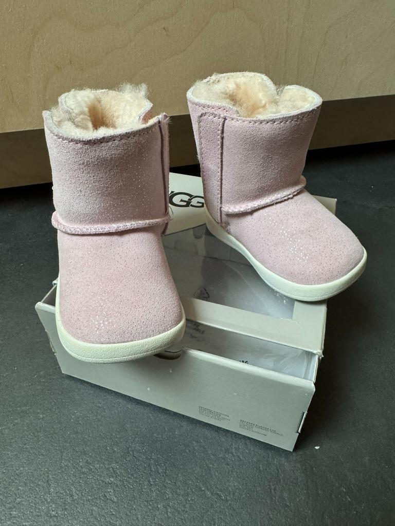 Roze baby Uggs, Kinderen en Baby's, Ophalen, Schoentjes, Meisje, Nieuw