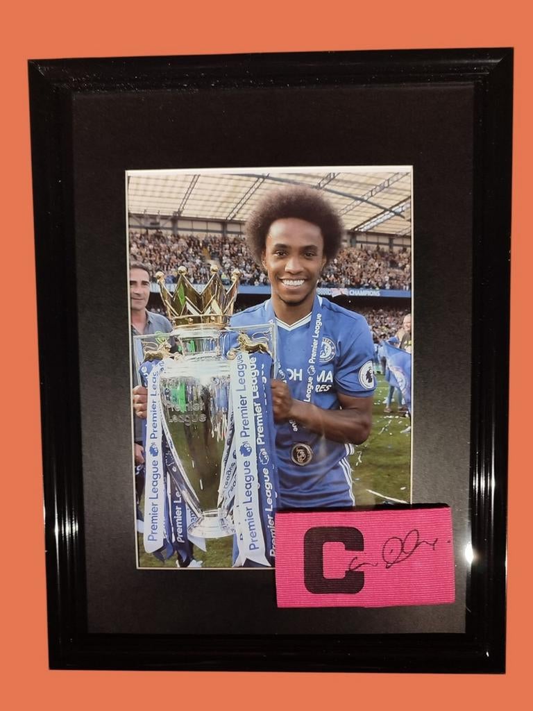 Brassard de capitaine signé par Willian Chelsea avec un coa, Collections, Enlèvement ou Envoi, Neuf