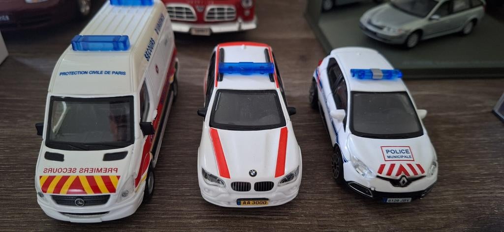 Burago Mercedes sprinter(1/48) BMW X5 (1/43)Renault Captur, Ophalen of Verzenden