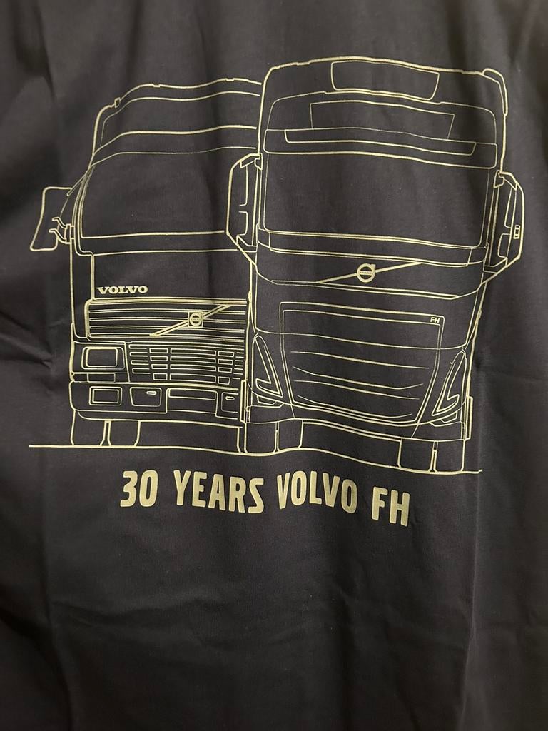 Merchandise van Volvo Trucks - blauwe t-shirt maat S, Nieuw