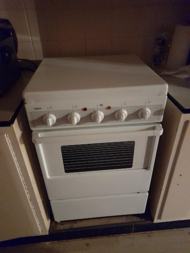 cuisinière électrique, 4 zones de cuisson, Enlèvement, Utilisé, Autoportant