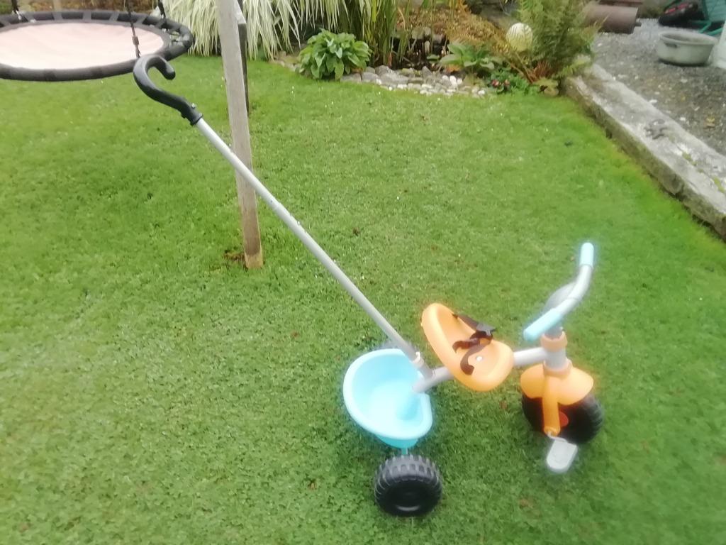 Petit vélo tricycle Smoby pour enfants, Enlèvement, Comme neuf, Siège réglable