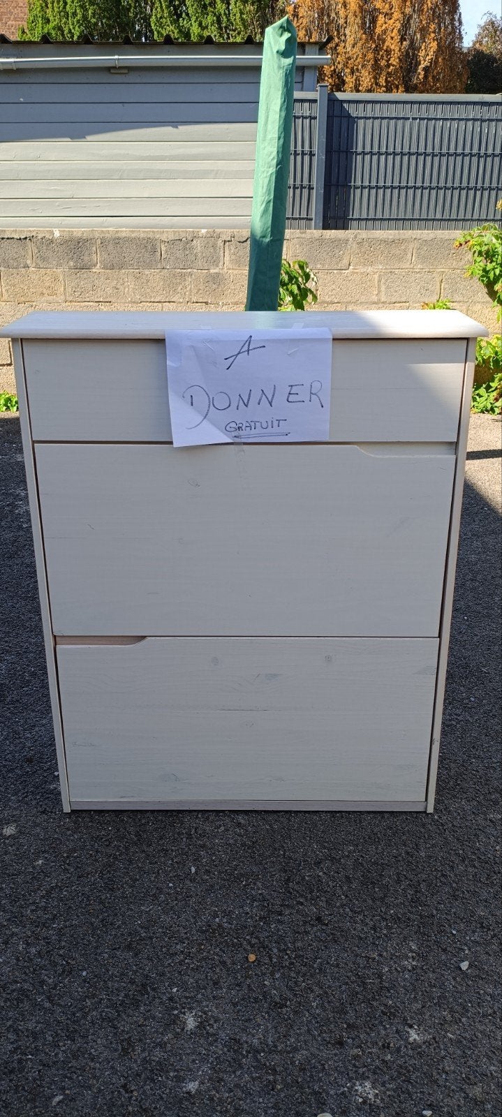 Armoire à chaussures à donner, Ophalen