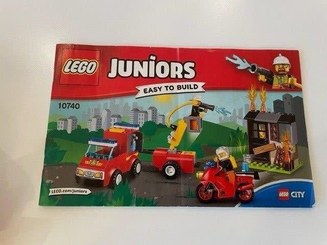lego junior - brandweerset in leuke koffer - 10740, Overige thema's, Lego, Ensemble complet, Comme neuf