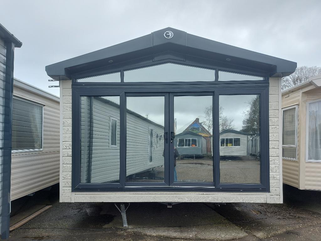 Swift Champagne 41x13, Caravans en Kamperen, Stacaravans, Tot en met 4