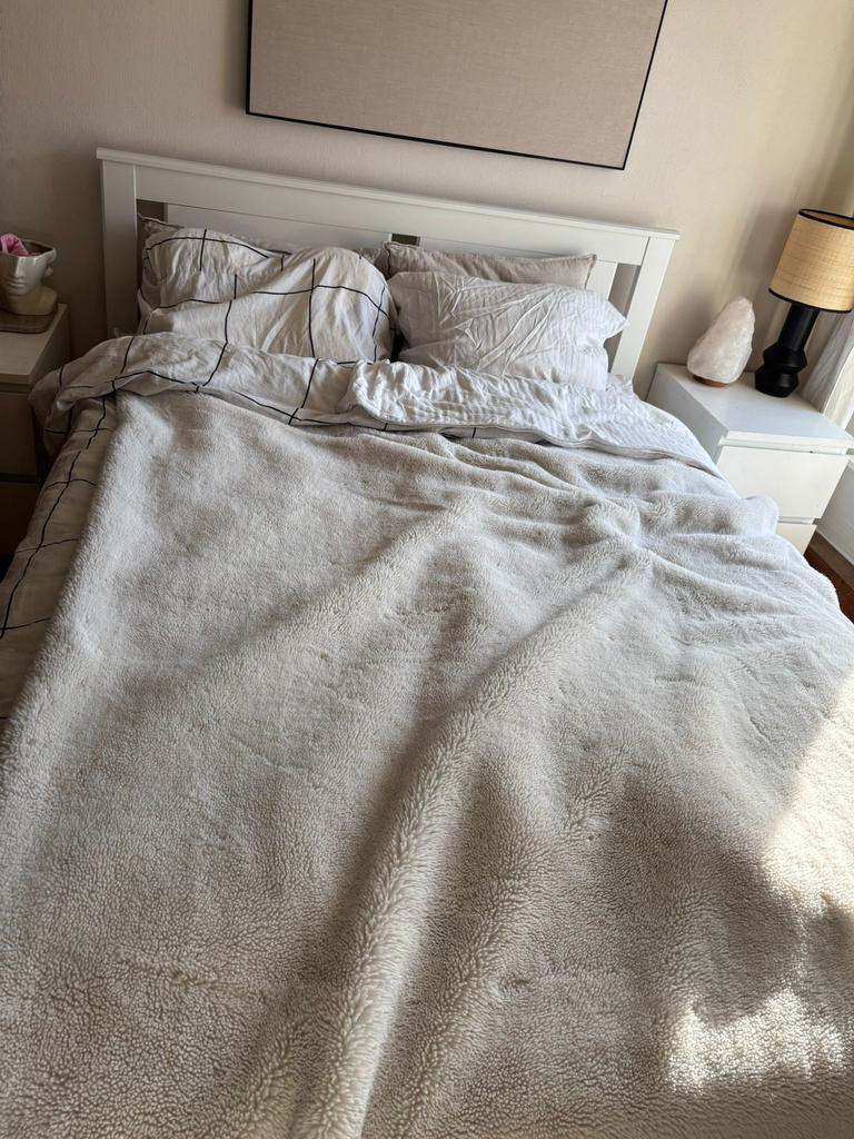 Bed, matras & nachtkastjes, Enlèvement, Comme neuf, Blanc