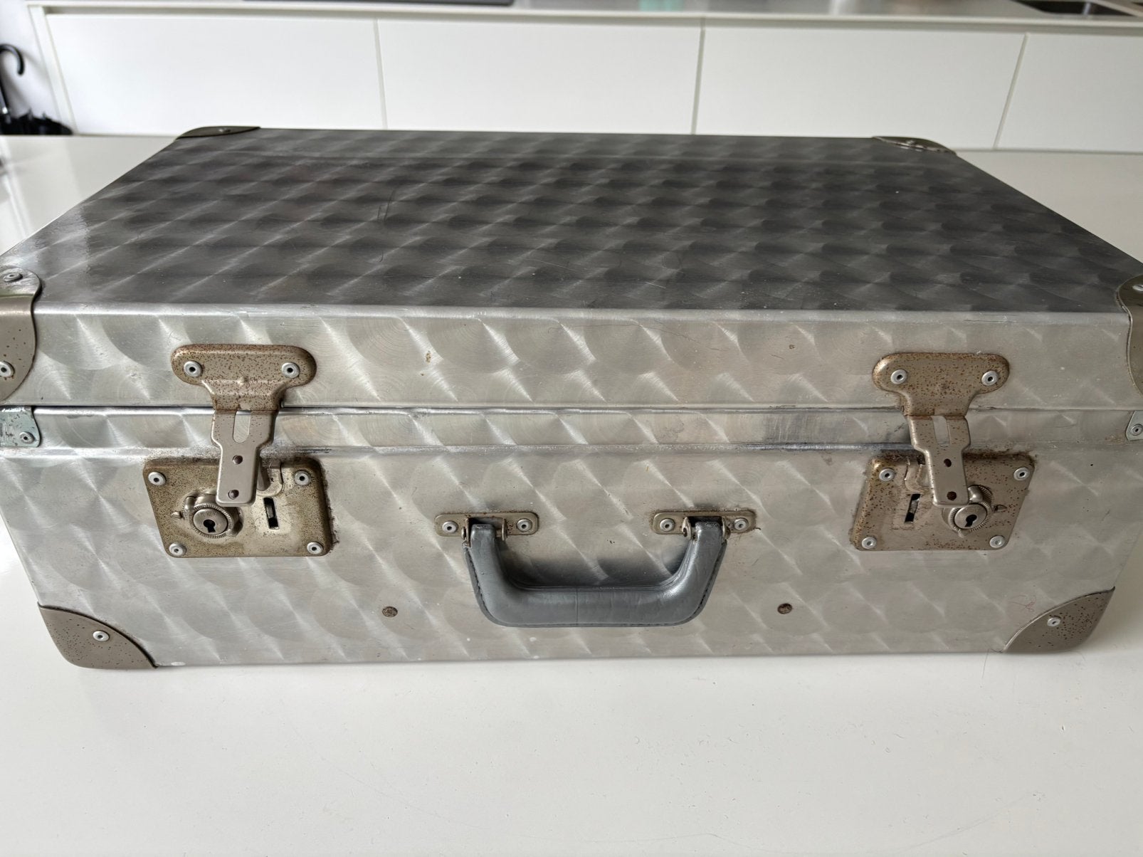 Vintage aluminium koffer, Huis en Inrichting, Woonaccessoires | Kisten, Ophalen, Minder dan 50 cm, Gebruikt, 50 tot 100 cm