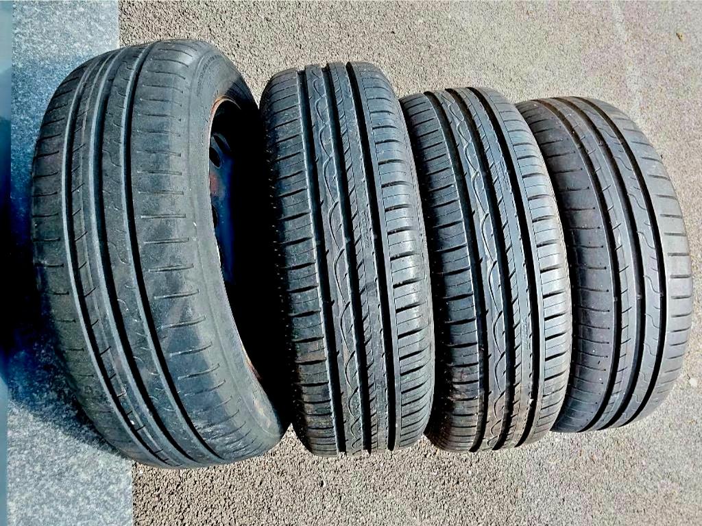 Pneus été 185/60-15 avec des jantes Opel Corsa, Auto-onderdelen, Banden en Velgen, Banden en Velgen, Zomerbanden, 15 inch, 185 mm