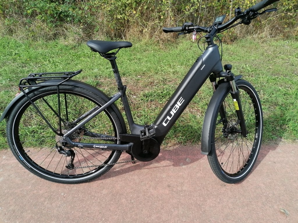 Vélo électrique CUBE TOURING HYBRID ONE 625 EE 250 km impec, Vélos & Vélomoteurs, Neuf, 50 km par batterie ou plus, Cube, Enlèvement ou Envoi