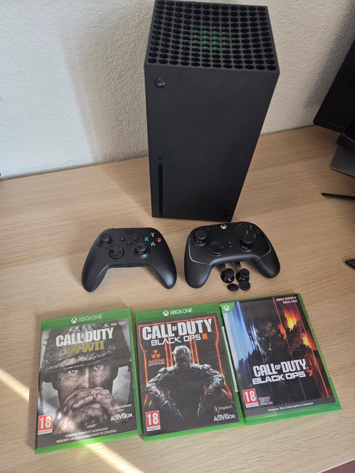 Xbox Series X 1TB ( 2 controllers) + 3x Call of Duty Games, Ophalen, Zo goed als nieuw, Xbox Series X