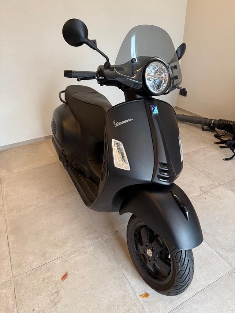Vespa GTS 300 HPE notte, Motoren, Scooter, Particulier, Automaat, 12 t/m 35 kW