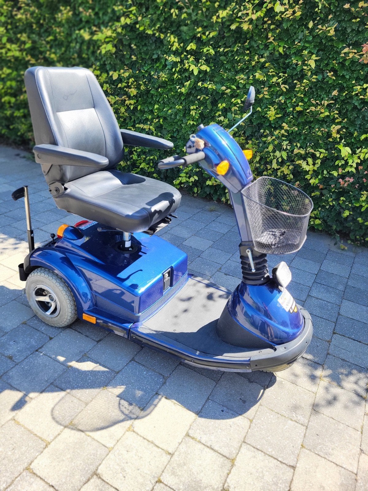 Mooie en goede scootmobiel met splinternieuwe batterijen., Ophalen