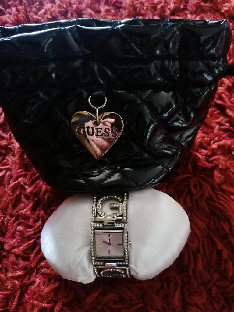 Montre + petit sac de rangement montre Guess