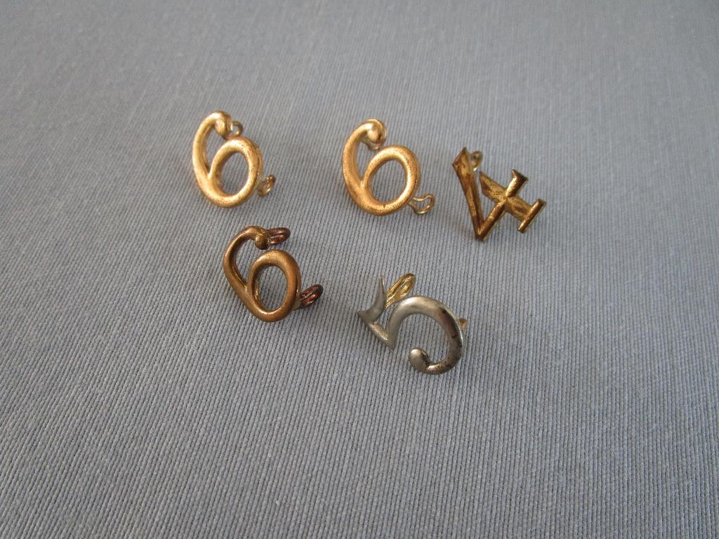 militair, kentekens cijfers, Ophalen, Overige soorten, Embleem of Badge