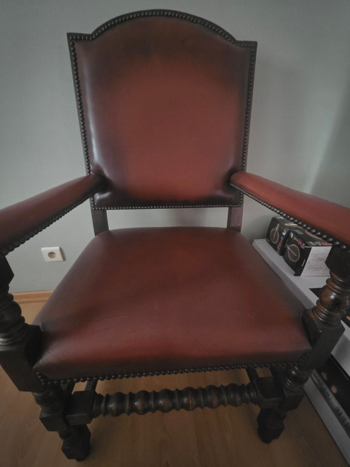 fauteuil de réalisateur ancien, Enlèvement