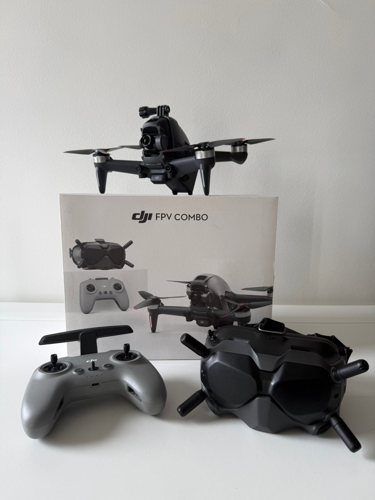 DJI FPV COMBO, Drone avec caméra, 250 à 900 g, Qualité supérieure, 1 à 5 km