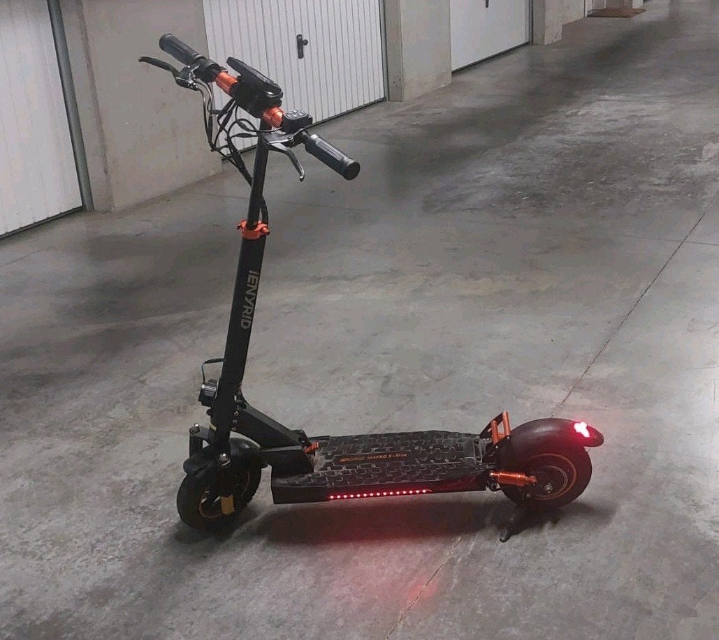 Elektrische step in heel goede staat., Vélos & Vélomoteurs, Enlèvement, Utilisé, Step électrique (E-scooter), Ienyrid