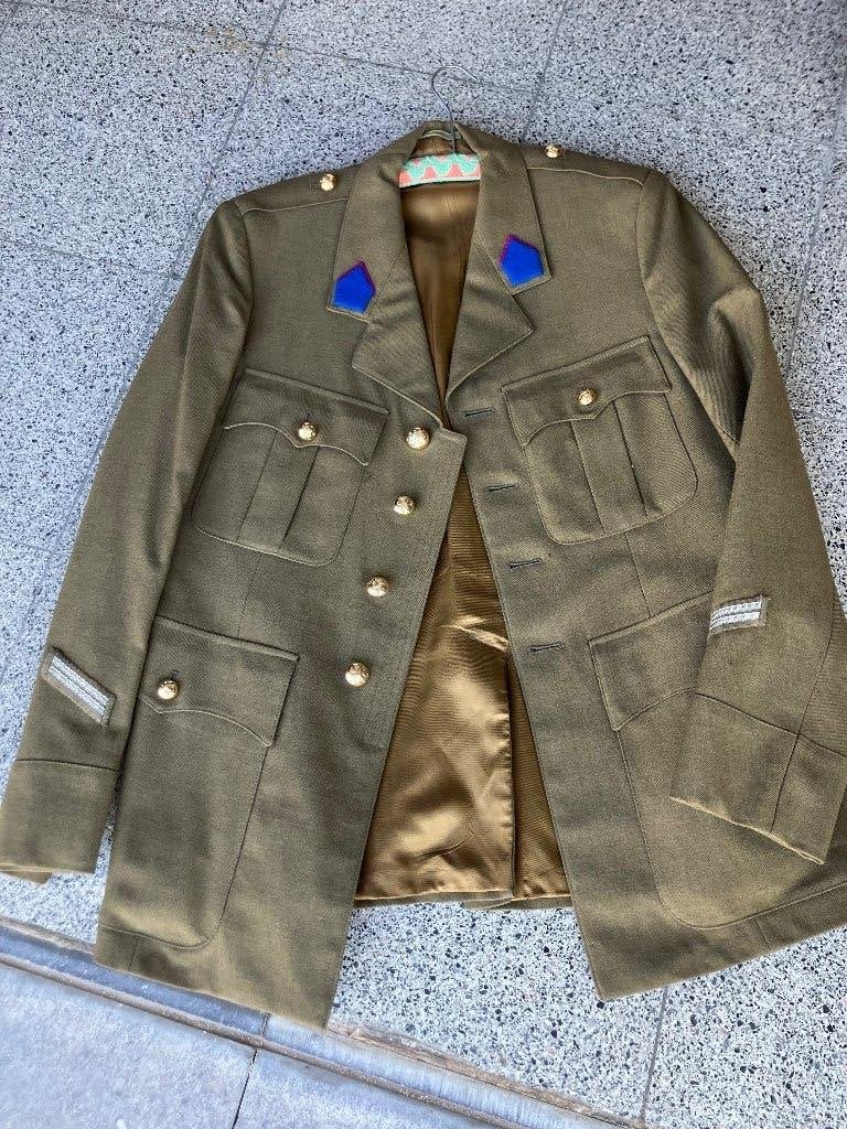 Militaire korte jas, Enlèvement