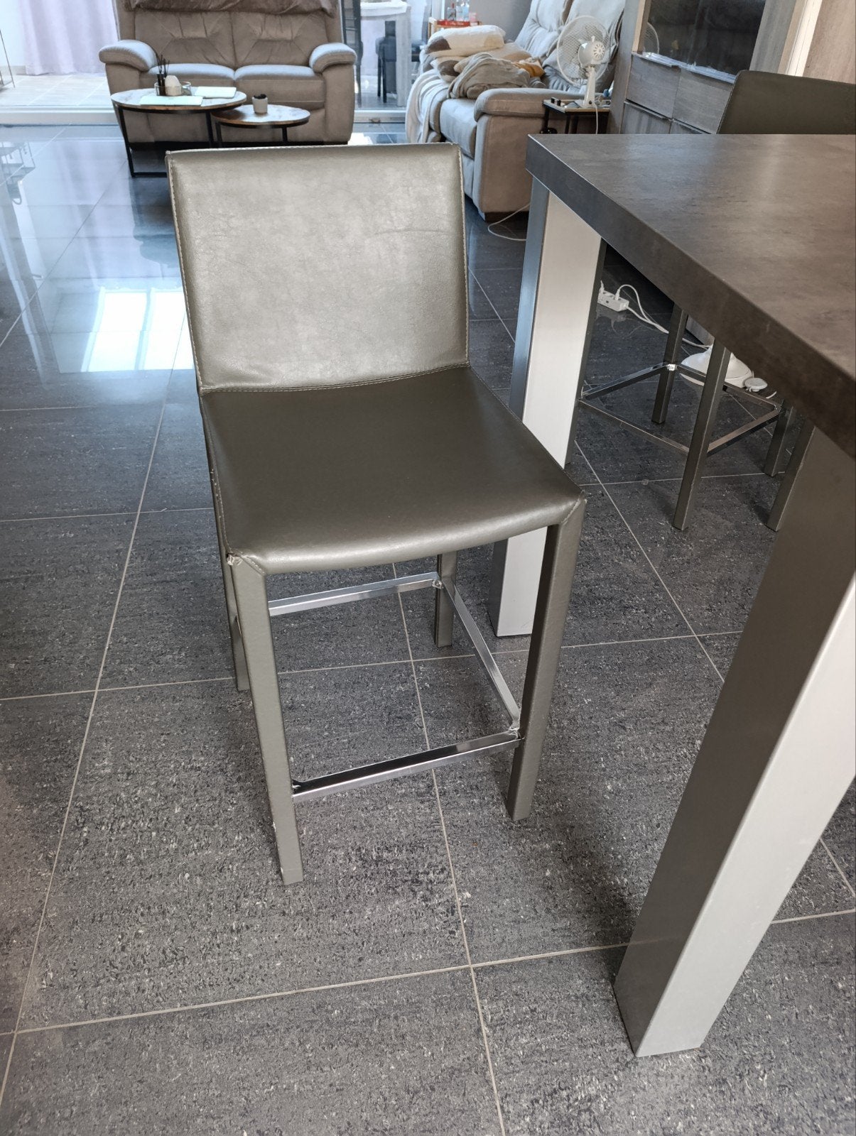Table haute , bar et 4 chaises, Enlèvement