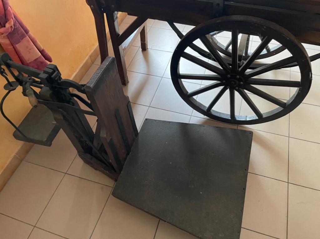 Bascule ancienne d’époque, Enlèvement
