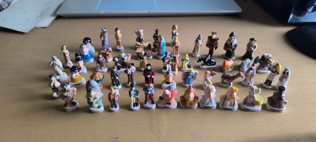 Lot  52 fèves, Enlèvement ou Envoi, Utilisé
