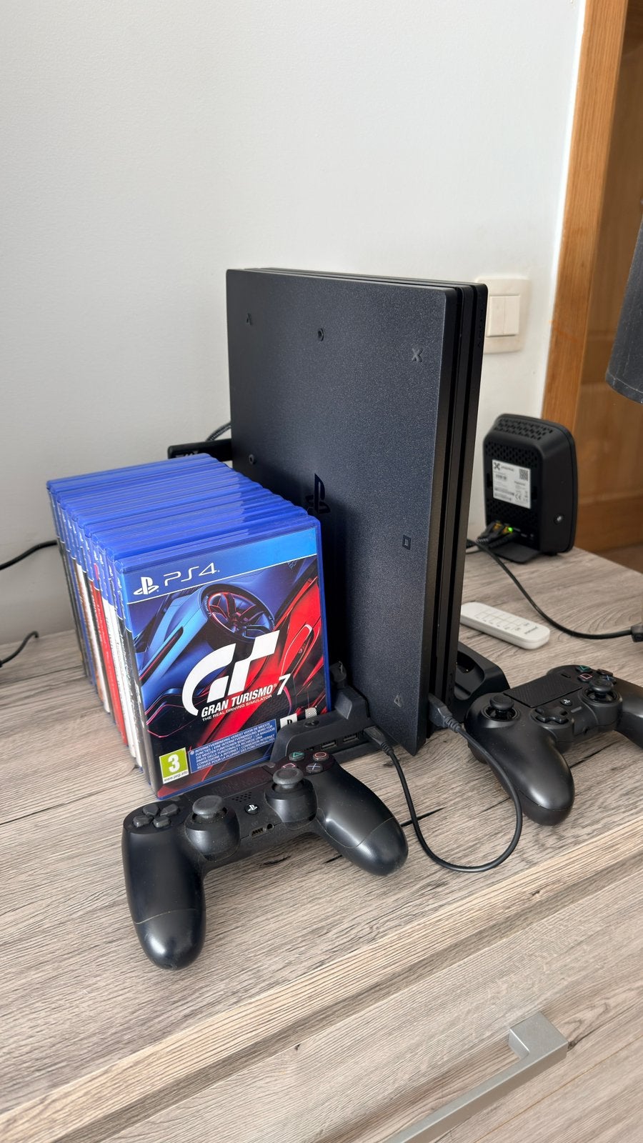 PlayStation 4 Pro 2 controllers 12 games, Games en Spelcomputers, Spelcomputers | Sony PlayStation 4, Ophalen, Met games, Met 2 controllers
