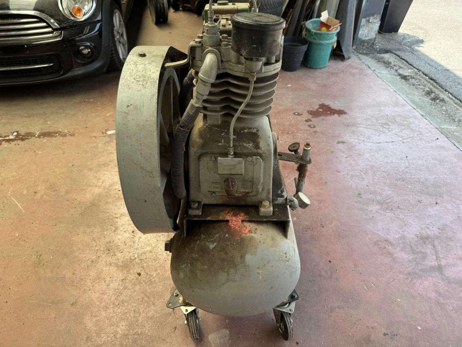 Compresseur robuste, Bricolage & Construction, Enlèvement, Comme neuf