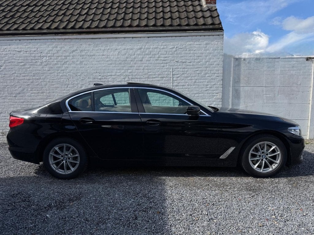 BMW 520d * 36500km! * PANO * 190pk * CAMERA * NAVI, Auto's, BMW, Automaat, Euro 6, Zwart, Leder
