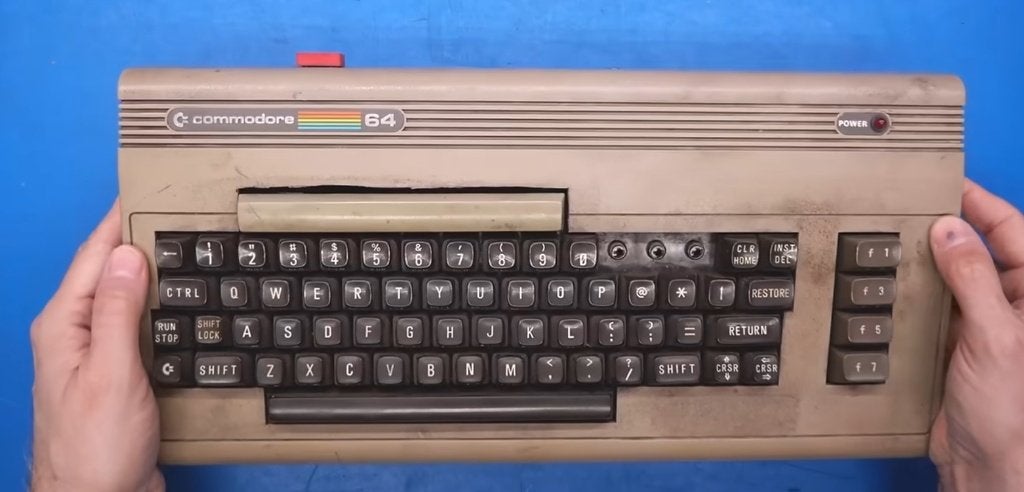 GEZOCHT : Commodore 64 defect of in ongekende staat, Ophalen of Verzenden